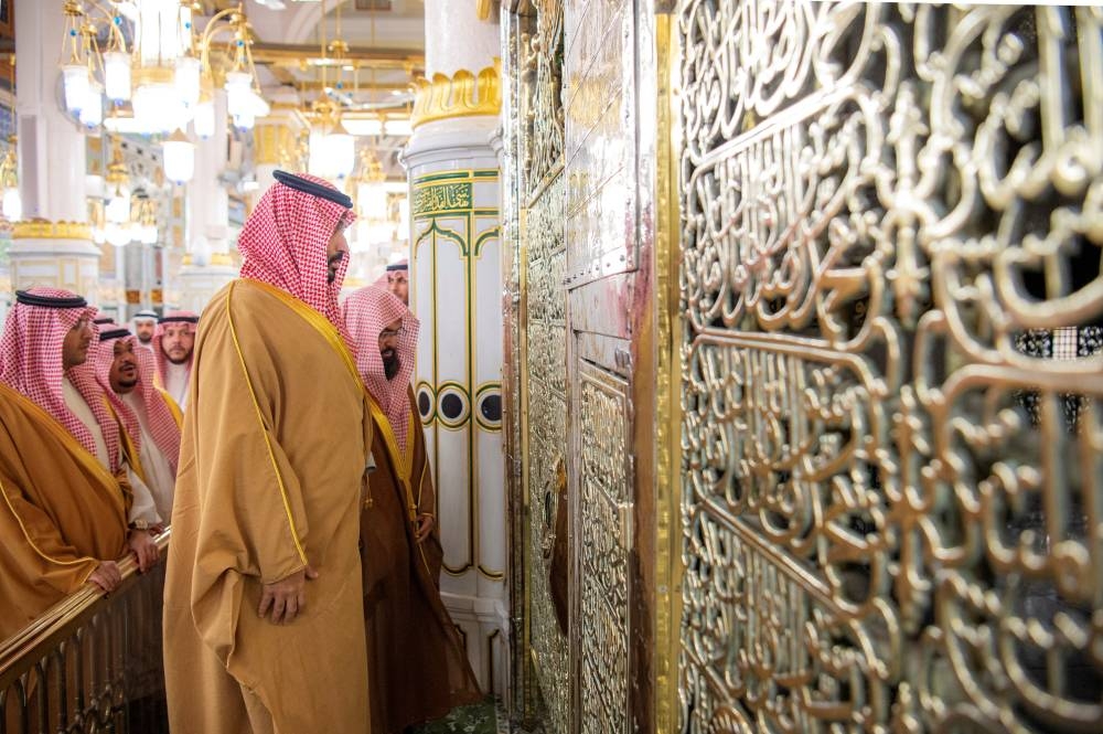ولي العهد يزور المسجد النبوي